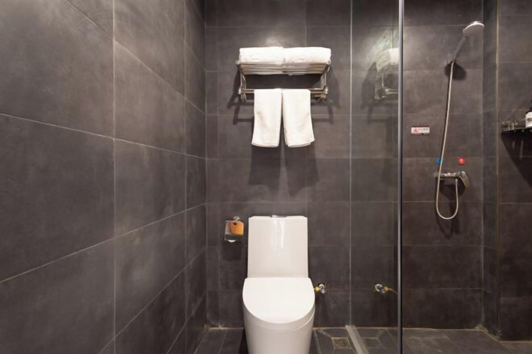 Bathroom, Jinyue Hotel, Yan'an