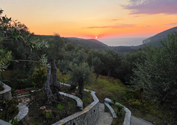 Others 3, Villa Tramonto D'Oro