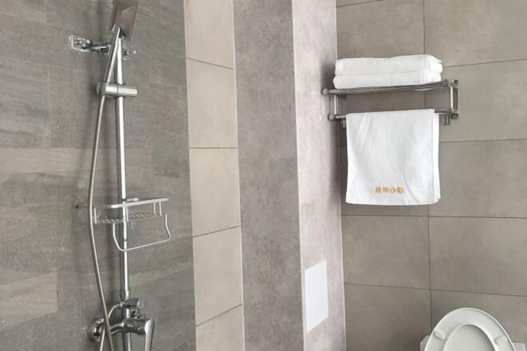 Bathroom 3, Puxin Inn, Dali Bai