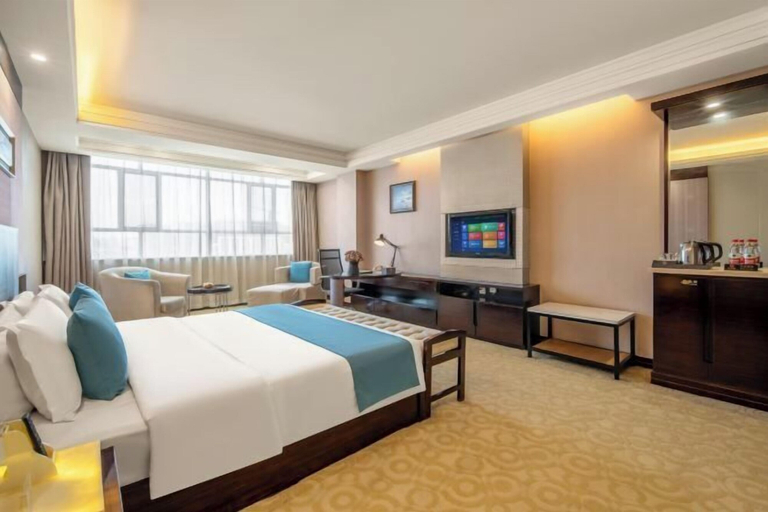 Bedroom 4, Pudong Holiday Hotel, Aksu