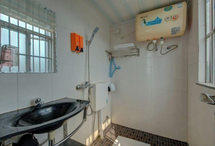 Bathroom 3, Xiangyun Haijingge Hostel, Zhuhai