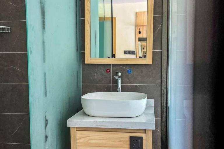 Bathroom 3, Yudong Hotel, Nujiang Lisu