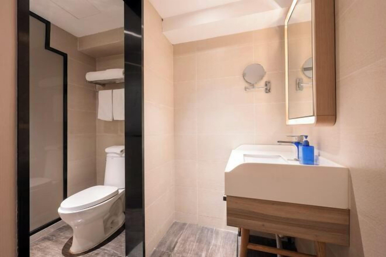 Bathroom 4, HanTing Premium Hotel (Shanghai Pudong Airport Chenyang Road), Shanghai