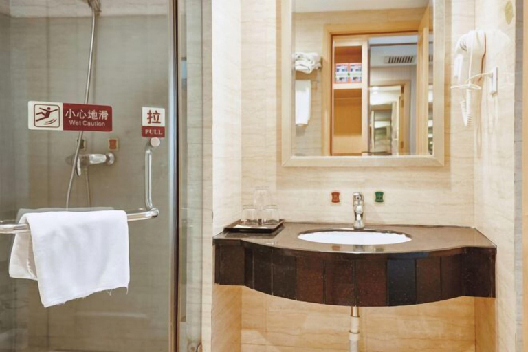 Bathroom 4, Vienna 3 Best Hotel (Shanghai Qiantan Expo Sanlin), Shanghai