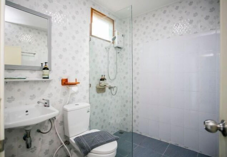 Bathroom 3, Ratana boutique resort, Klaeng