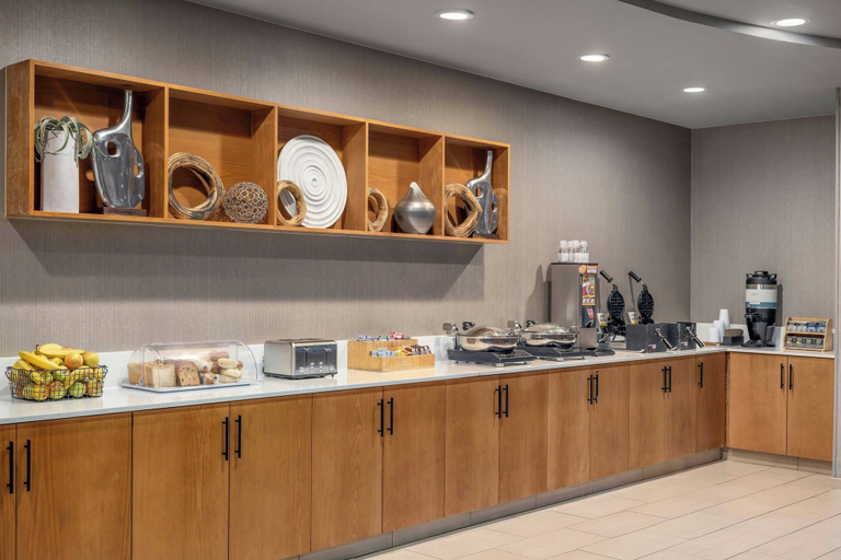 Food & Drinks 5, SpringHill Suites by Marriott Fresno, Fresno