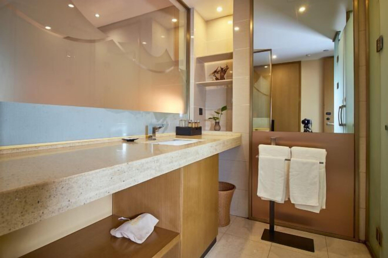 Bathroom 4, Jiujiantang Yijin Hotel, Hangzhou