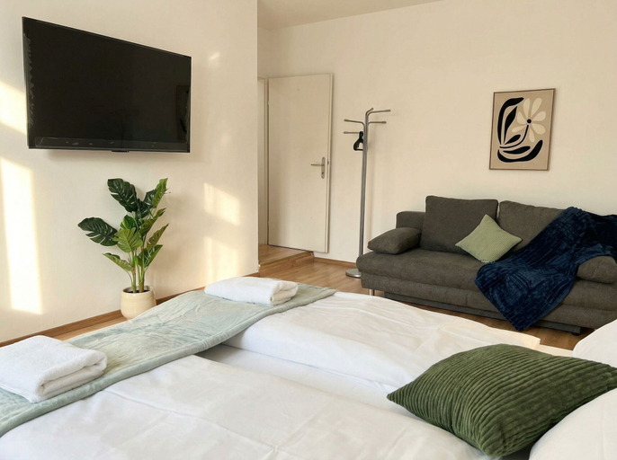 Room 5, Lovely 3BR Apt With Balcony Rennweg, Wien