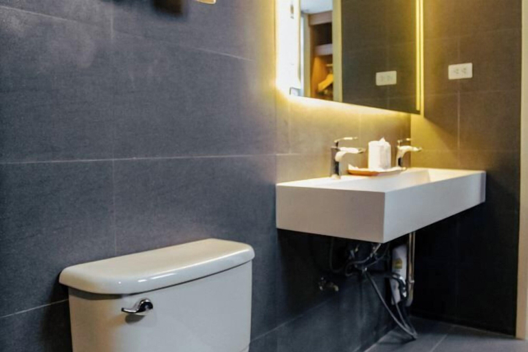 Bathroom 5, Bonito Chinos Hotel, Muang Nakhon Sawan