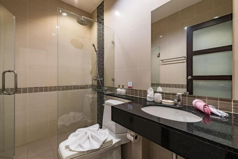 Bathroom, Trixie Town House Unit 2, Pulau Phuket
