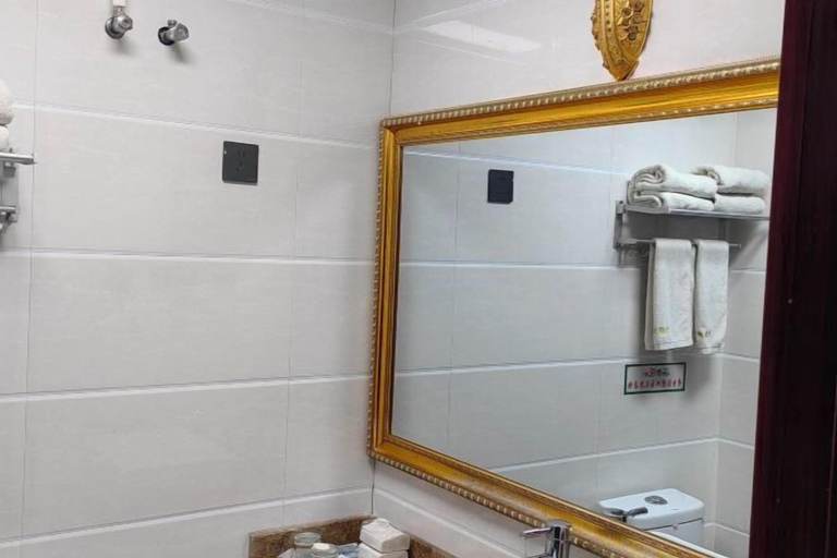 Bathroom, Xinluyuan Hotel, Hohhot