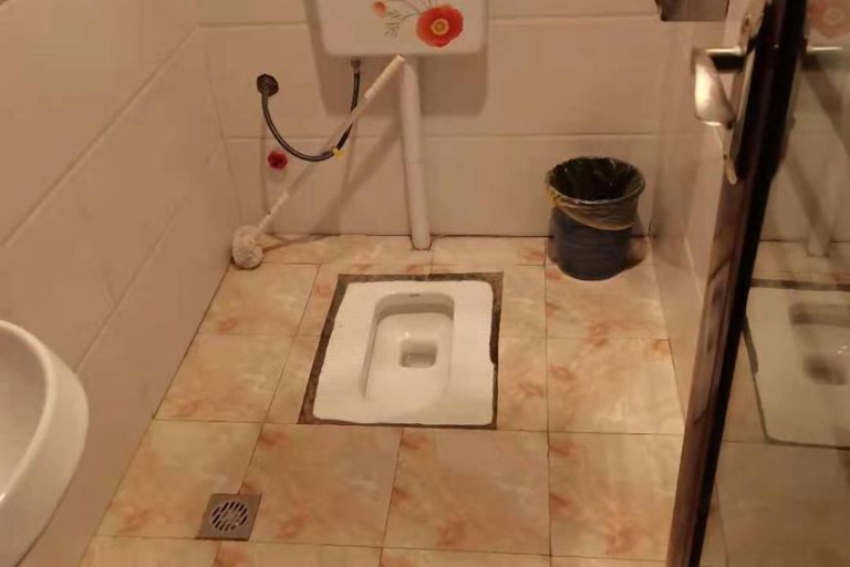 Bathroom 3, Hongshenbinguang, Bijie