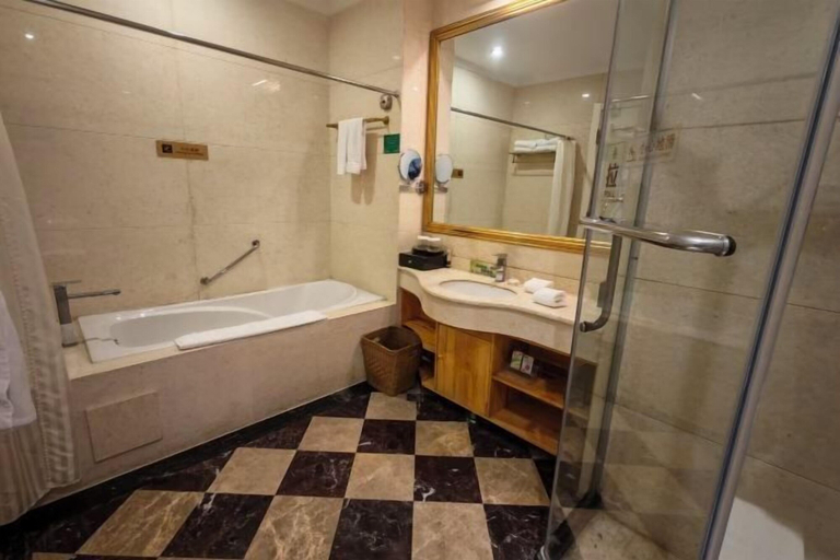 Bathroom 4, Royal Hotel, Luliang