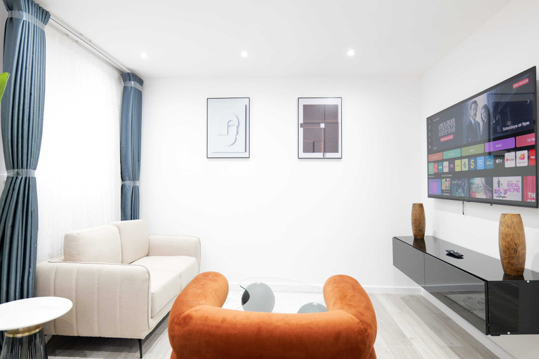Living area, The Wembley Crown Luxe 1 Bed Flat, London