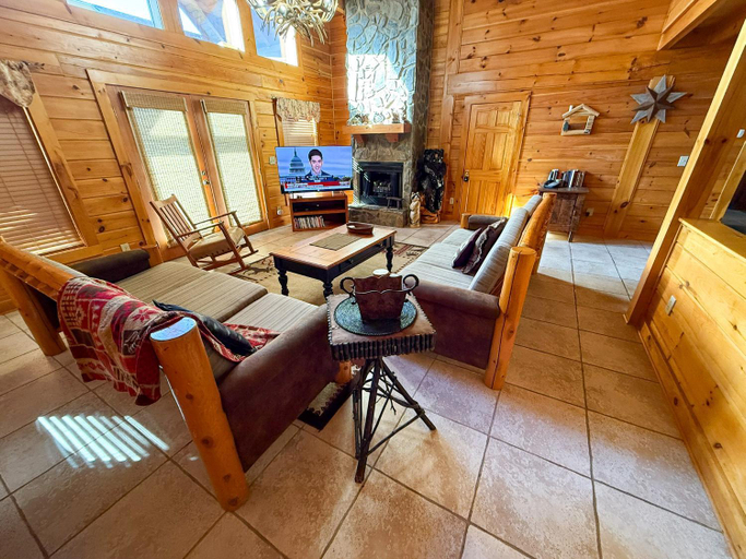 Others 3, Dream Mountain Lodge, Ashe