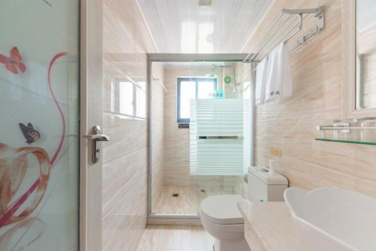 Bathroom 5, Shengsi Yajing Homestay, Zhoushan