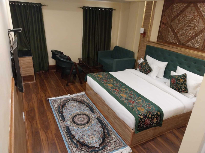 Bedroom 5, KRIMZON MANOR, Srinagar