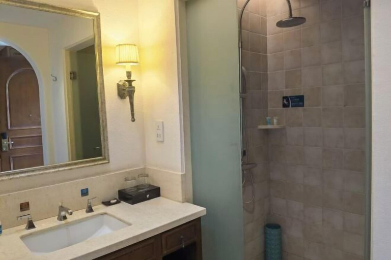 Bathroom 4, Qunyinghui Holiday Hotel, Kunming