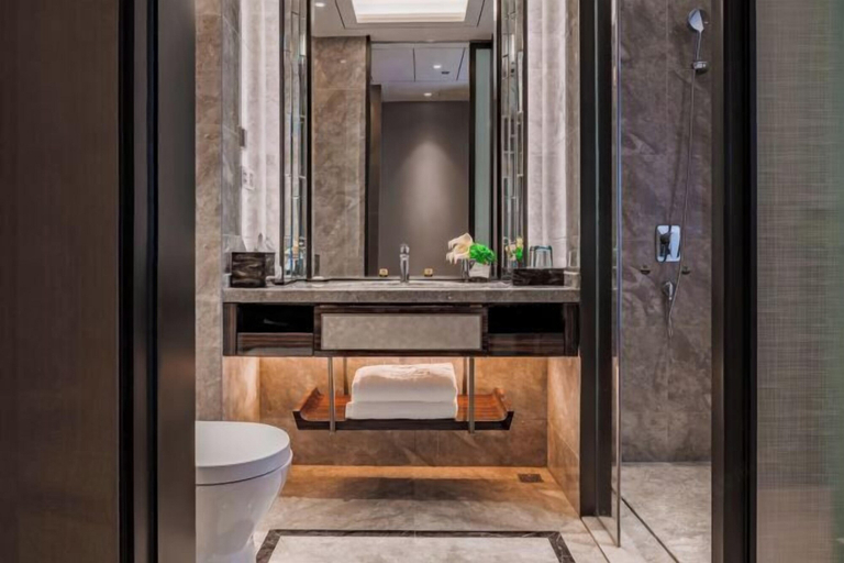 Bathroom 4, Huayi Hotel, Xianning