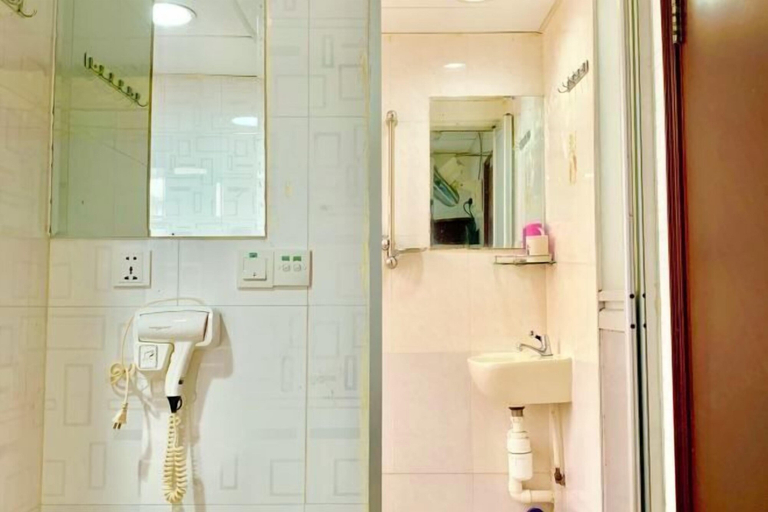 Bathroom 3, Wing Lee Guest House, Kowloon
