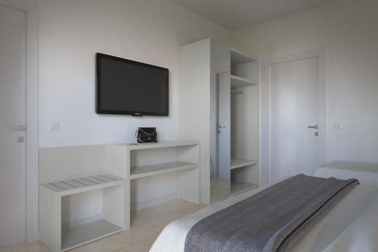 Bedroom 4, Hotel Aron Rimini, Rimini