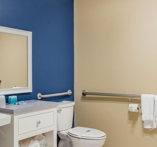 Bathroom 4, Capt Thomson's Resort, Jefferson