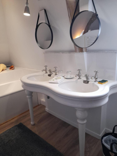 Bathroom, chambre d'hotes dans un moulin du 16eme, Indre-et-Loire