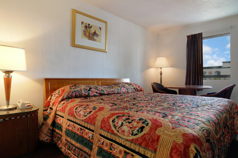 Bedroom 5, Guest Inn, Cobb