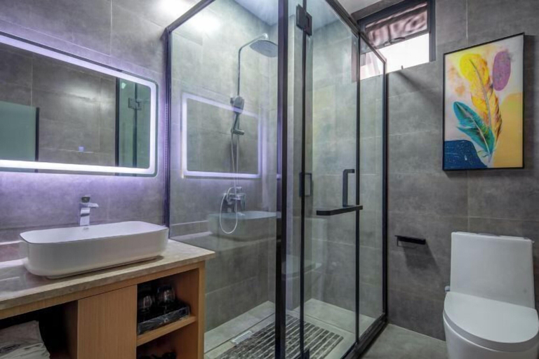 Bathroom 3, Jibolong Hotel, Lijiang