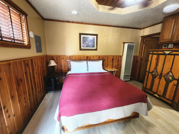 Bedroom 2, Creek Runner Lodge, San Bernardino
