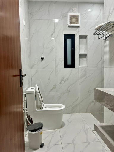 Bathroom 3, Bait AL-Afiah Apartments, Sur
