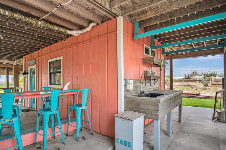 Food & Drinks 4, Beachin Country, Nueces