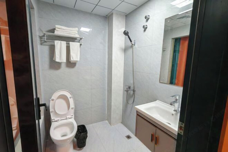 Bathroom 3, China Inn (Donghai Xingfu Bridge), Lianyungang