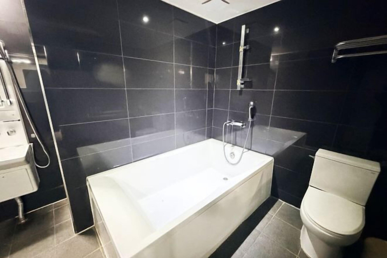 Bathroom 3, Carlton Hotel, Nam