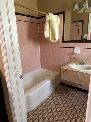 Bathroom 4, Rainbow Fountain Motel, Pasco