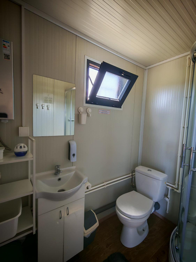 Bathroom, Od svitanja do sumraka, Golubac