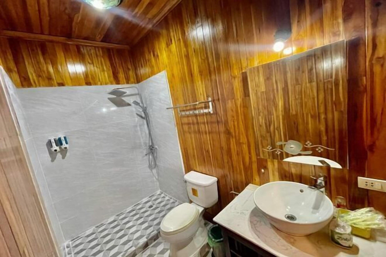 Bathroom 4, Villa Phathana Boutique Hotel, Luang Prabang