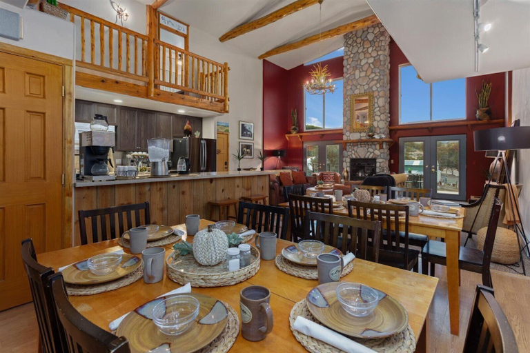 Food & Drinks 5, Mountain Goat Lodge, Chaffee