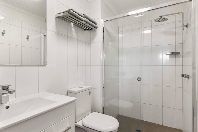 Bathroom 5, Quality Inn Carriage House, Wagga Wagga - Pt A
