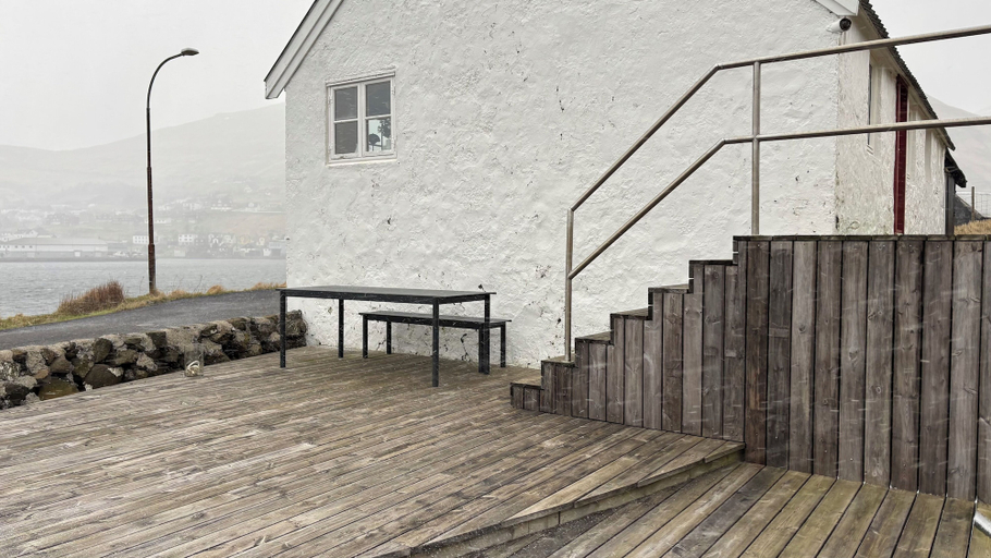 Outdoor dining 2, Válur Cozy Cottage, Kvívík