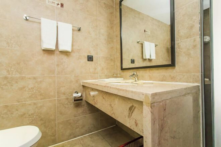 Bathroom 4, Minsheng Hotel, Yichang