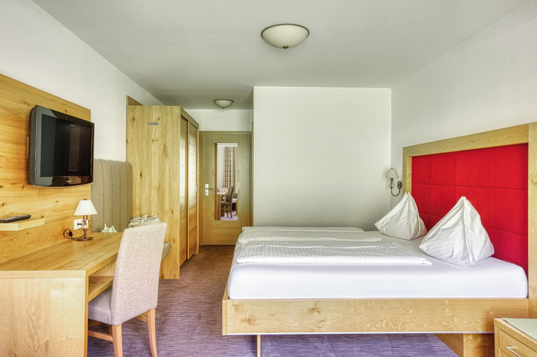 Bedroom 3, Hotel Barbarahof, Zell am See