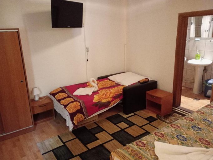 Bedroom 3, Pensiunea Irina 1 si 2, Zarnesti