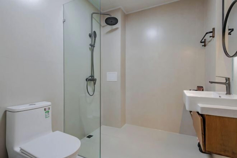 Bathroom 3, When we first meet, Dali Bai