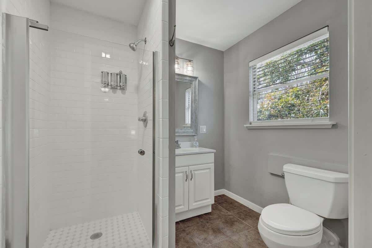 Bathroom 4, Grape Getaway Haus, Gillespie