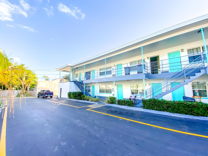 Exterior & Views 1, Uptown Inn & Suites, Pinellas