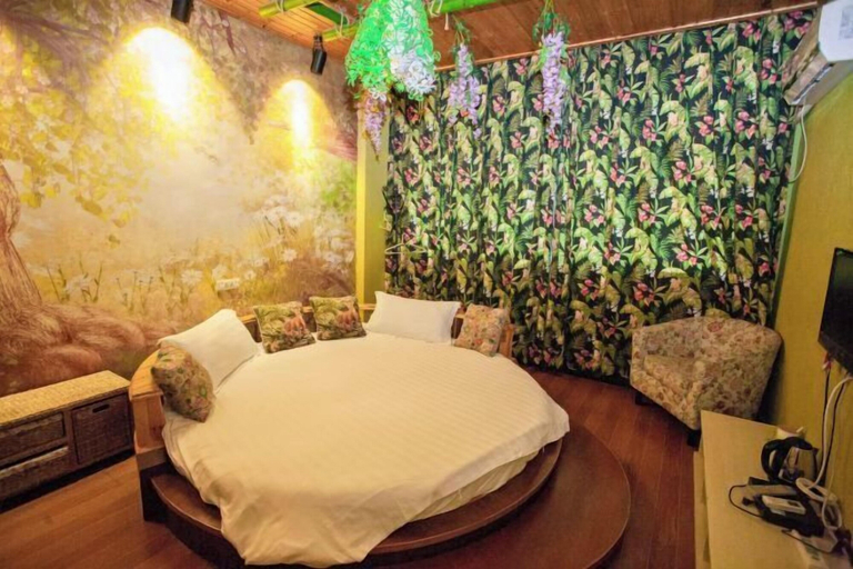 Sport & Beauty, Rulian Time Theme Coffee Hostel, Jiaxing