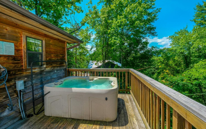 Sport & Beauty 2, TN Bear Den, Sevier