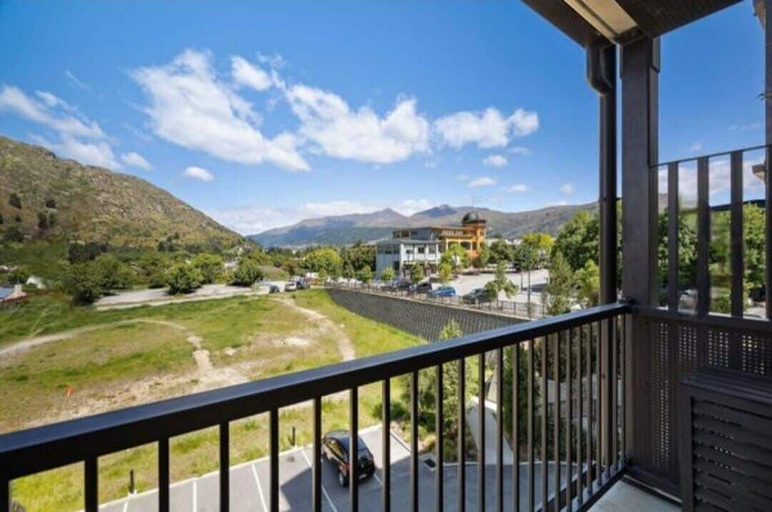 Property grounds 4, Mountain View Exchange, Queenstown-Lakes