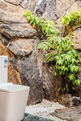 Bathroom 4, Woodland Sanctuary, Hingurakgoda